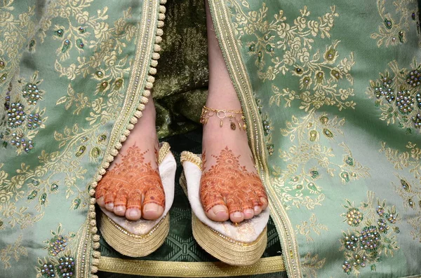 Марокканська Ніч Генна Нозі Нареченої Марокканським Взуттям Balgha Marrocai — стокове фото