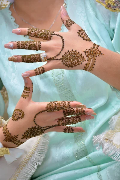 Χέρι Της Γυναίκας Παραδοσιακό Menhdi Henna Στολίδι — Φωτογραφία Αρχείου