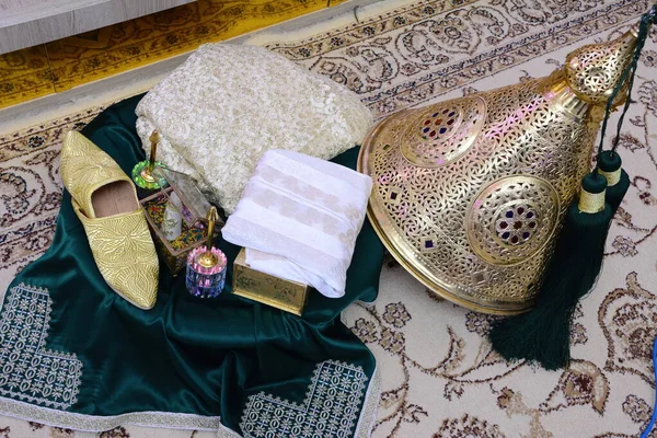 Марокканский Tyafer Традиционные Подарочные Контейнеры Свадебной Церемонии Украшенные Богато Золотой — стоковое фото
