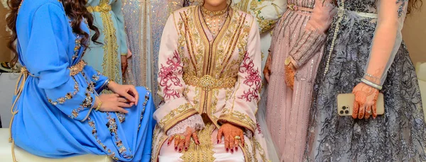 모로코 여자들은 모로코 입는다 전통적 — 스톡 사진