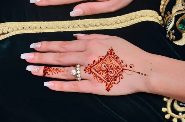 Марокканская Невеста Готовит Хну Свадьбы — стоковое фото