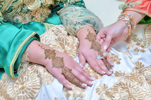 Marokkanische Tradition Mit Henn Bemalte Hände — Stockfoto