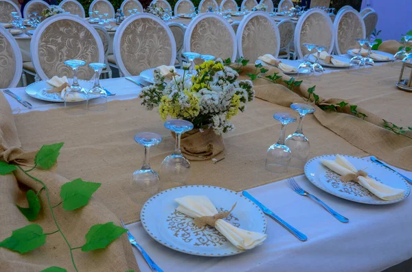 阿拉伯联合酋长国当地女子婚宴设桌 — 图库照片