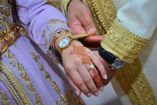 Nahaufnahme Der Hände Eines Marokkanischen Paares Bei Einer Hochzeit Konzept — Stockfoto