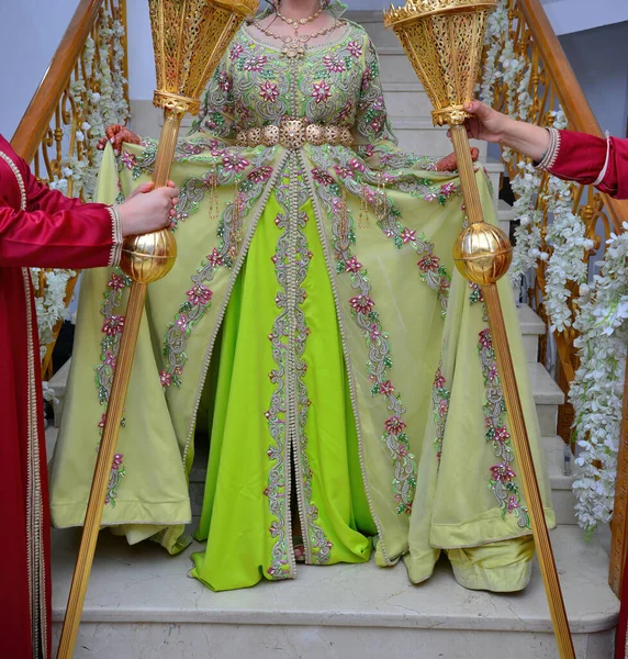 Uma Noiva Marroquina Usa Caftan Verde Tradições Casamento Marrocos — Fotografia de Stock
