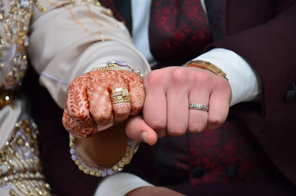 Fists Bride Groom Wedding Rings Arabic Marriage — Stock Photo, Image