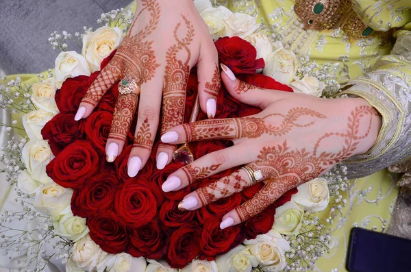 Henna Tattoo on Bride\'s Hand.Moroccan wedding preparation henna party. Temperate white mehndi. Modern mehendi art