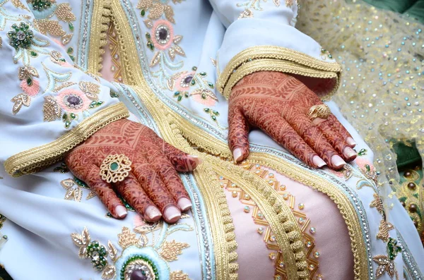 Henna Tattoo Brudens Hand Marockanska Bröllop Förberedelse Henna Fest Tempererad — Stockfoto
