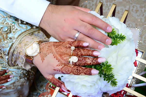 Henna Tattoo Bride Hand Marokańskie Przygotowania Ślubne Henna Party Umiarkowany — Zdjęcie stockowe