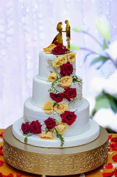 Gâteau Mariage Avec Des Fleurs Cérémonie — Photo