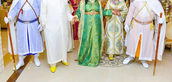 Groom Djellaba Holds Hand His Bride Who Wearing Kaftan — ストック写真
