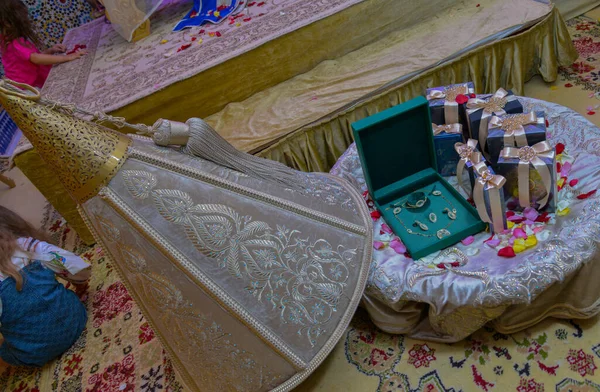 Moroccan Gift Groom Bride — 图库照片