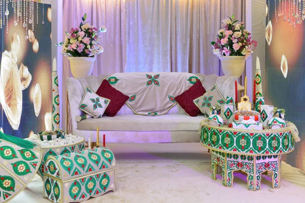 Traditional Moroccan Wedding Sofa Bride Sits Henna Tattoo — Fotografia de Stock