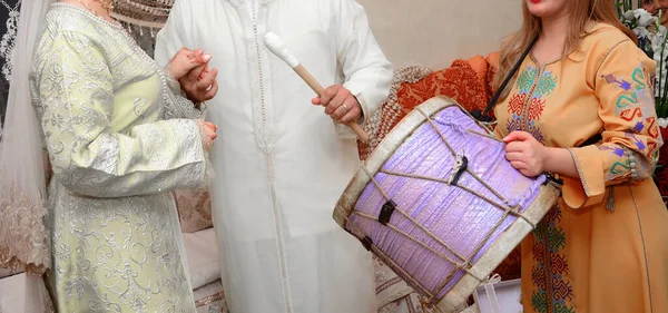 Moroccan Bride Groom Beat Drums — Stockfoto