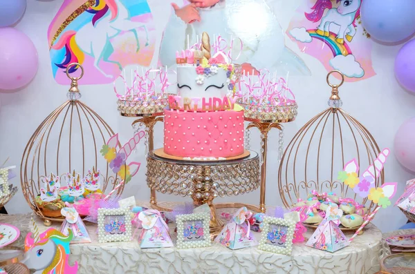 Little Girl Birthday Party Dessert Table Beautiful Unicorn Cake Cake — ストック写真