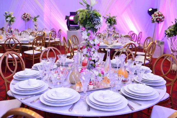 Beautiful Styled Table Raspberry Cakes Bruschetta Figs Purple Details — Stockfoto