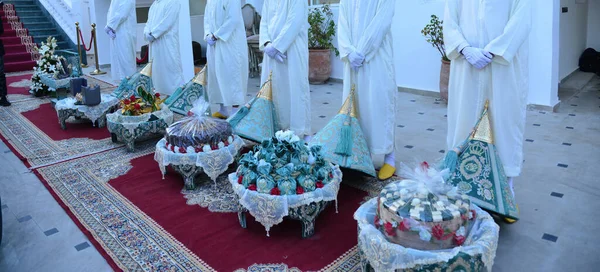 Moroccan Men Stand Front Wedding Gifts Presented Groom His Bride — Stockfoto