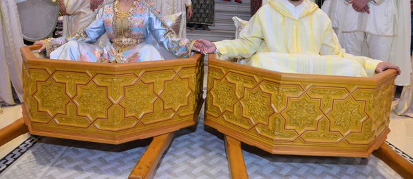 Moroccan Groom Bride Sitting Top Wooden Box Used Celebrate Moroccan — 图库照片