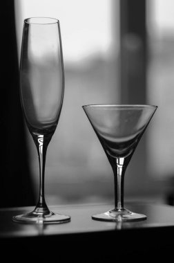 Cam sofra takımı hala masada.