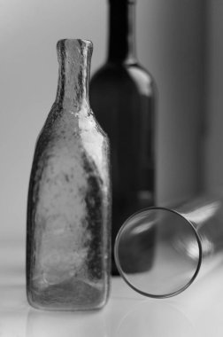 Cam sofra takımı hala masada.