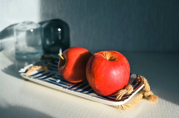 Äpfel Stillleben Auf Einem Weißen Tisch — Stockfoto