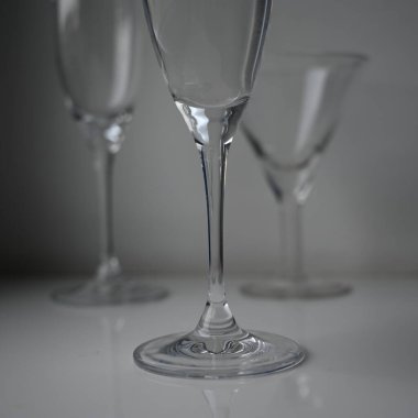 Masadaki cam gibi hayat.