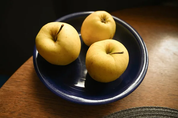 Yellow Apples Wooden Table — Stockfoto