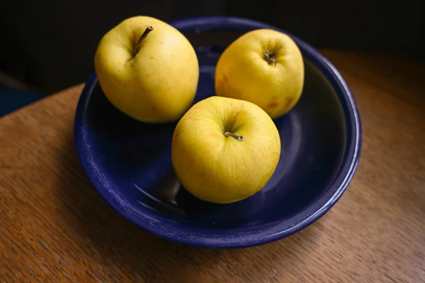 Yellow Apples Wooden Table — Stock Photo, Image