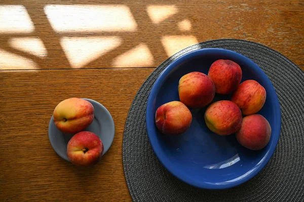 Fresh Ripe Peaches Plate Black Background — Stock Photo, Image