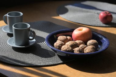 Masada fındıklı çay ve elma.