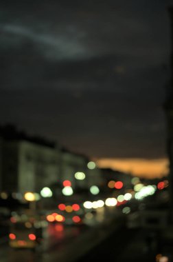 Şehir trafiğinin bulanık görüntüsü