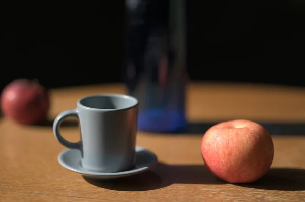 Яблуко Чашка Чаю Столі — стокове фото