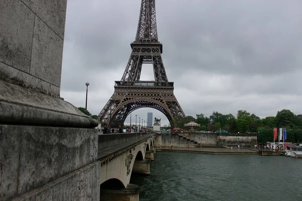 Paris Fransa Nisan 2021 Eiffel Turu Nun Geniş Açı Çekimi — Stok fotoğraf