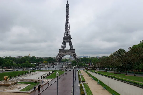 Париж Франция Апрель 2021 Года Широкоугольный Снимок Эйфелевой Башни Эйфелева — стоковое фото