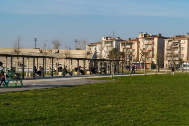 Adapazari, Sakarya, Türkiye - 27 Mart 2022: Sakarya 'daki Kent Parkı. Sakarya 'da yeşil parklar