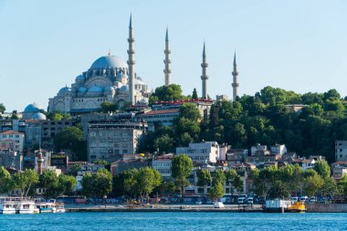 Süleyman Camii. Haliç 'ten güzel kompozisyon manzaralı Süleyman Camii. İstanbul 'un en büyük camii. Seçici odak dahil