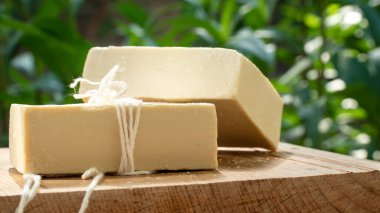 Zeytinyağına dayalı organik el yapımı sabunlar. Cilt bakımı konsepti. Metin için alanı kopyala.