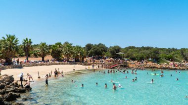 Sedir Adası, Marmaris, Mugla, Türkiye - 26 Temmuz 2022: Sedir Adası ve Kleopatra Sahili. Kedrai antik kenti