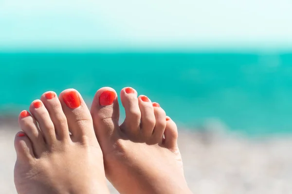 Woman Feet Orange Nail Polish Sea Woman Lying Beach Summer — Foto de Stock