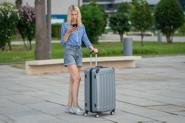 Young Blonde Woman Suitcase Standing Middle Park Looking Something Her — Stock Photo, Image