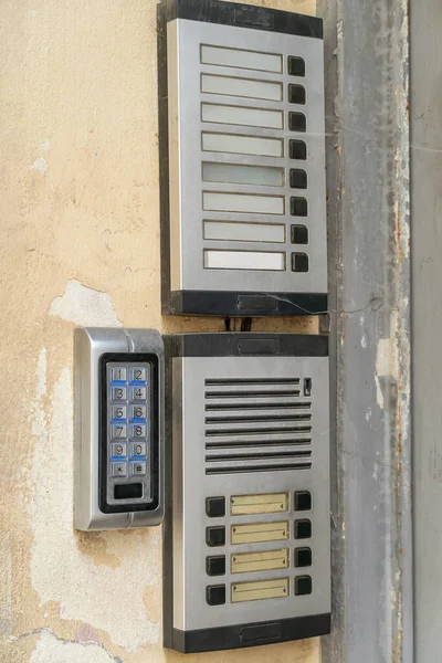 Old Fashioned Vintage Doorbells Blank Nameplates Outdoor Intercom Residential Building — Stockfoto