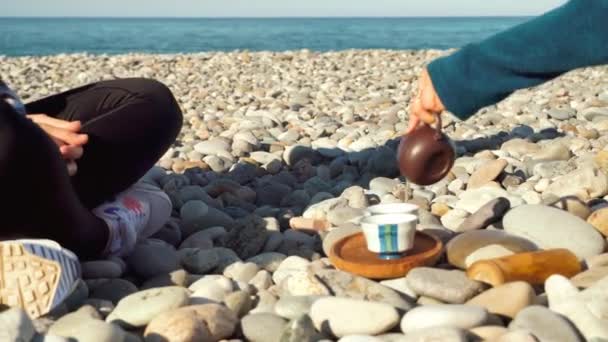 The process of brewing tea. Chinese ceremony on a pebble beach. — Stok video