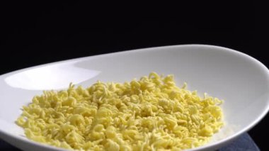 Bir tabak hazır şehriye döner döner döner döner.,