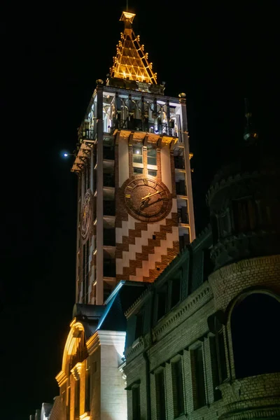 Часовая Башня Ночью Площади Европы Батуми Грузия Вертикальное Фото — стоковое фото