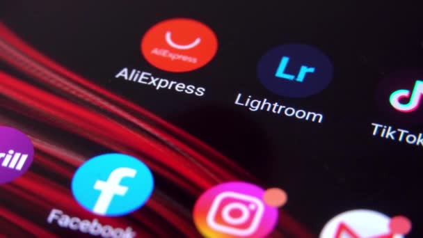 Otevřete aplikaci Lightroom v chytrém telefonu. — Stock video