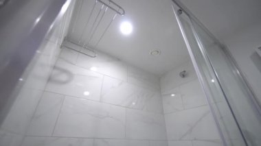 Modern banyo, evler, gayrimenkullerin iç mekan görüntüleri, ev sahipliği..