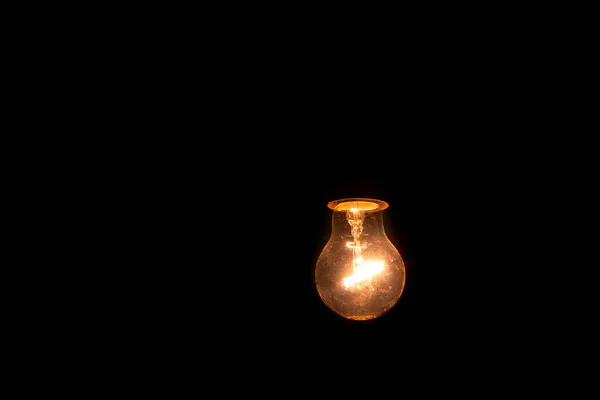 Detailní Záběr Staré Zářící Žárovky Černém Pozadí Myšlenka Myšlenka Světlo — Stock fotografie