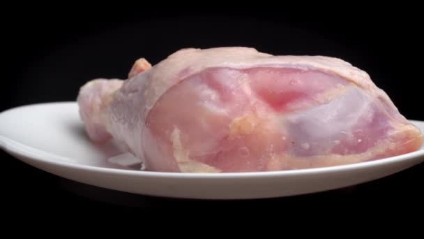Chicken leg or thigh with shin lies on white plate and rotates on turntable — Stock Video