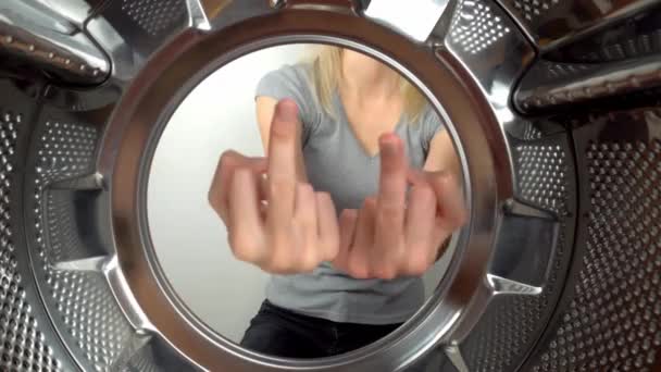 Chamber Drum Washing Machine Woman Hand Shows Fig Obscene Gesture — Αρχείο Βίντεο