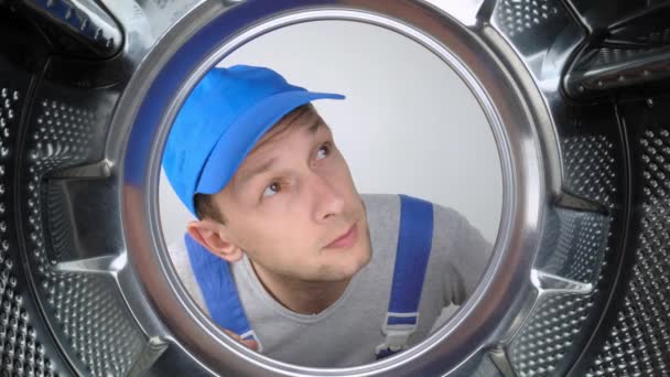 Boy Repairman Washing Machines Household Appliances Looks Washing Machine Inspects — Wideo stockowe